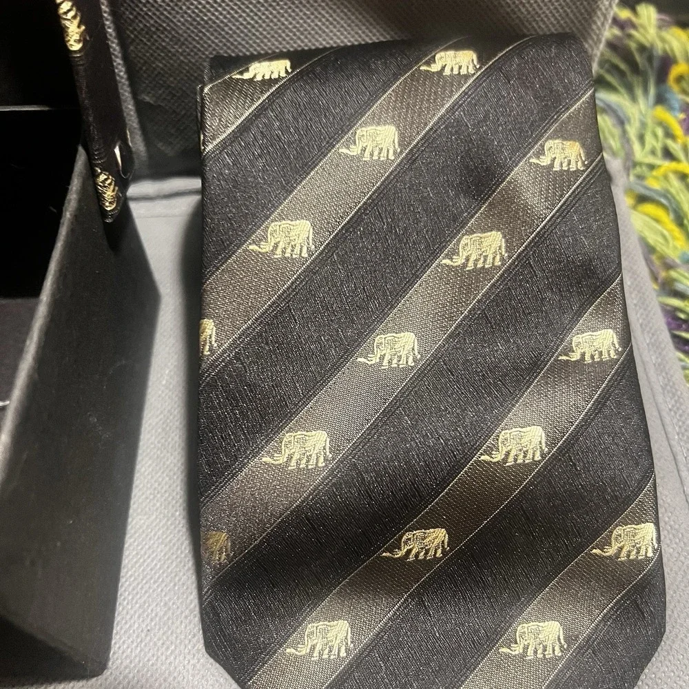Men's‎ 100% Silk Tie Gift Set Cuff Links, Pocket Square, Tie Elephants